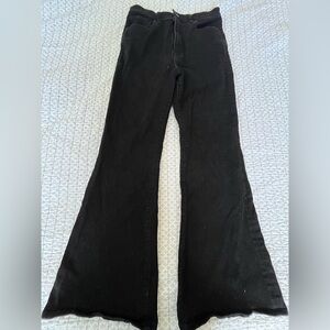 Abercrombie The Flare Ultra High Rise black jean